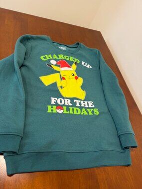 Pokémon Pikachu Charged Up For The Holidays Green Sweatshirt Kids XL.
